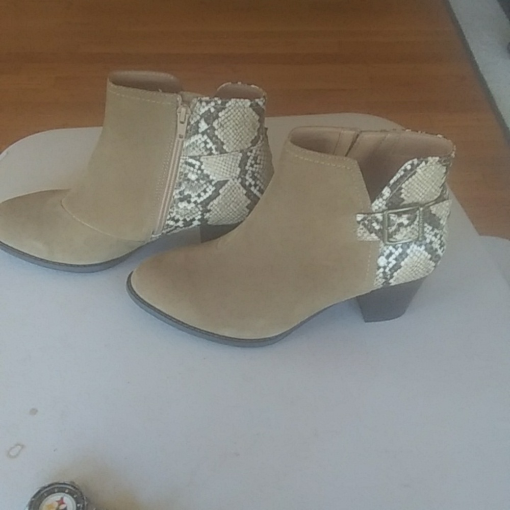 Vionic boots - Picture 2 of 2